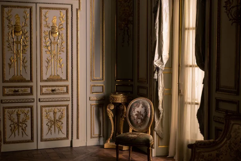 L'itinéraire secret du mobilier d'exception : quand les intérieurs français deviennent patrimoine vivant